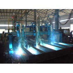 科勝數(shù)控龍門式焊接專機制作商，龍門式焊接專機價格實惠。