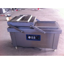 質(zhì)量過(guò)硬醬肘子真空包裝機(jī)，扒雞拉伸膜包裝機(jī)器