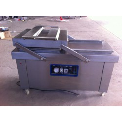 泡椒雞爪真空包裝機(jī)，豬皮拉伸膜包裝機(jī)械質(zhì)量好