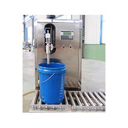 液壓油灌裝設備 搶手的油類灌裝機推*