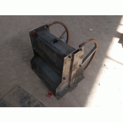 隔離墩鋼模具比塑料模具的優勢